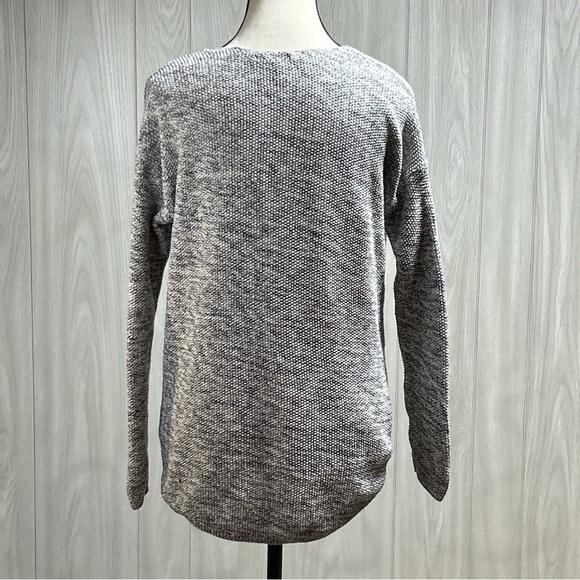 H&M Heather Gray V-Neck Sweater Size Small - Picture 4 of 9